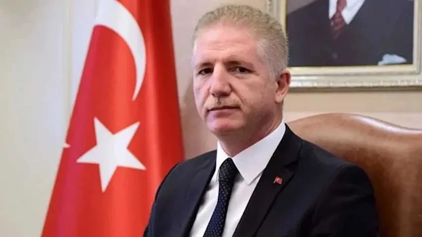  Davut Gül'den yönecilere 'erken mesai' çağrısı haberinin görseli