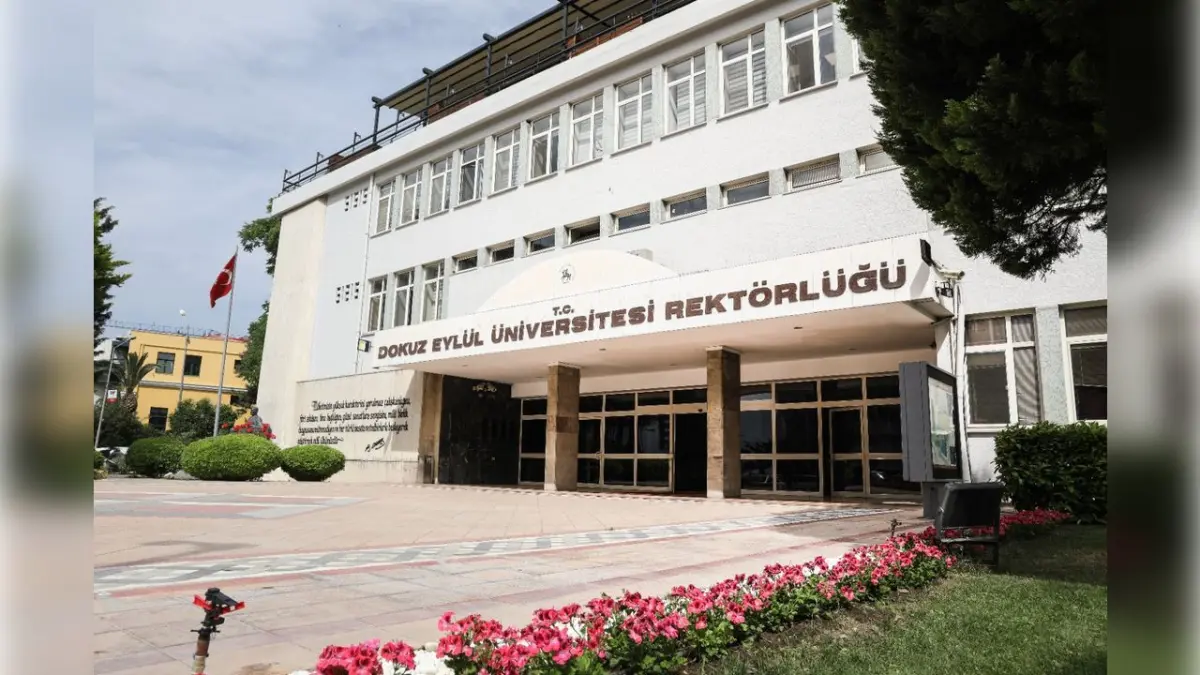 DEÜ, The 2026 ve QS 2026 listelerinnde de zirvede haberinin görseli