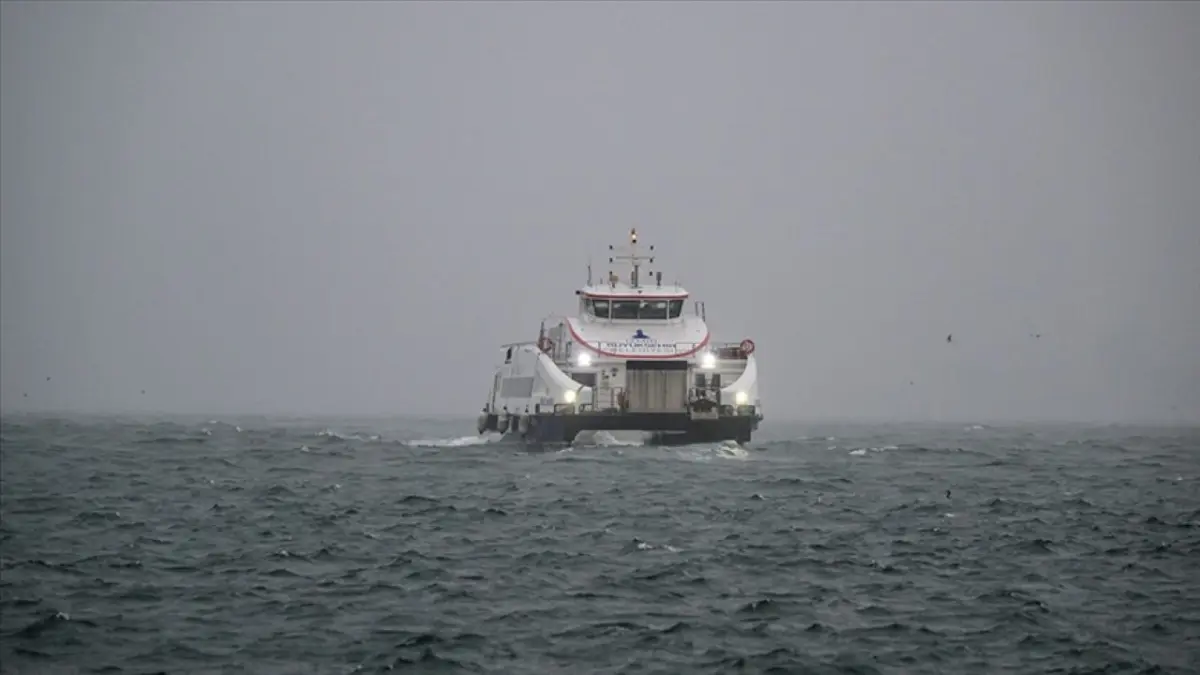 İzmir'de vapur seferleri iptal edildi haberinin görseli