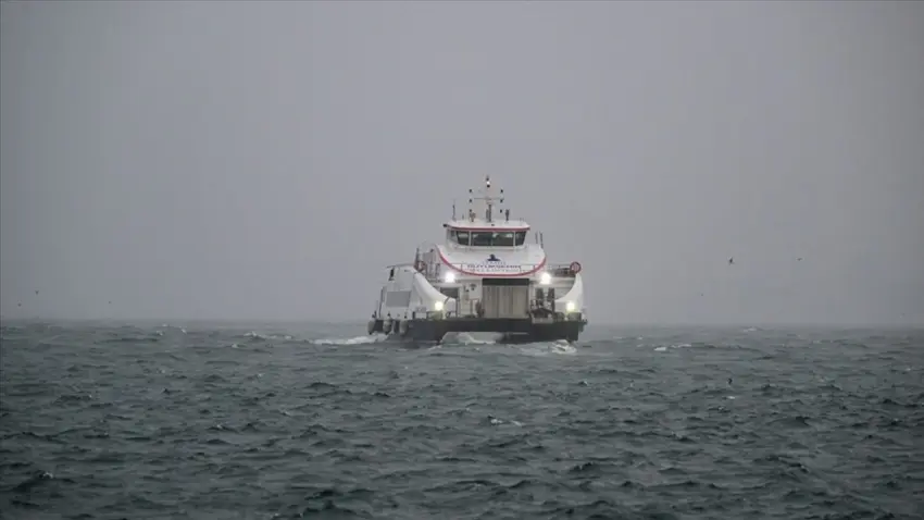 İzmir'de vapur seferleri iptal edildi haberinin görseli