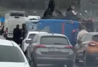 Mahkum taşıyan araç devrildi: 4 jandarma görevlisi yaralandı!