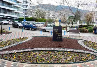 Narlıdere Belediyesi, ilçeyi estetik bir görünüme kavuşturuyor