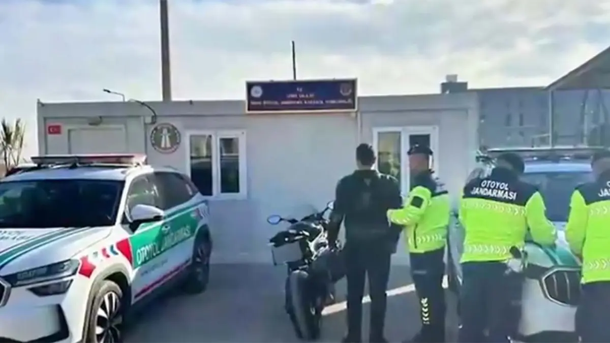 Otoyolda 300 km hız yapan motosiklet sürücüsü yakalandı haberinin görseli