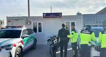 Otoyolda 300 km hız yapan motosiklet sürücüsü yakalandı