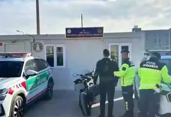 Otoyolda 300 km hız yapan motosiklet sürücüsü yakalandı