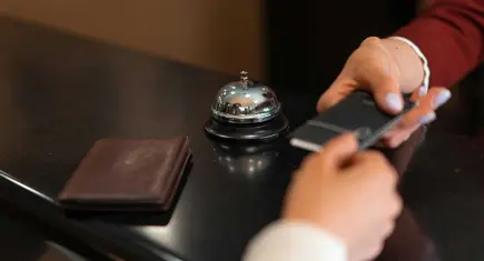 TİHEK "Cinsiyet Ayrımcılığı" dedi: Otelin müşteri seçme hakkı savunması geçersiz sayıldı