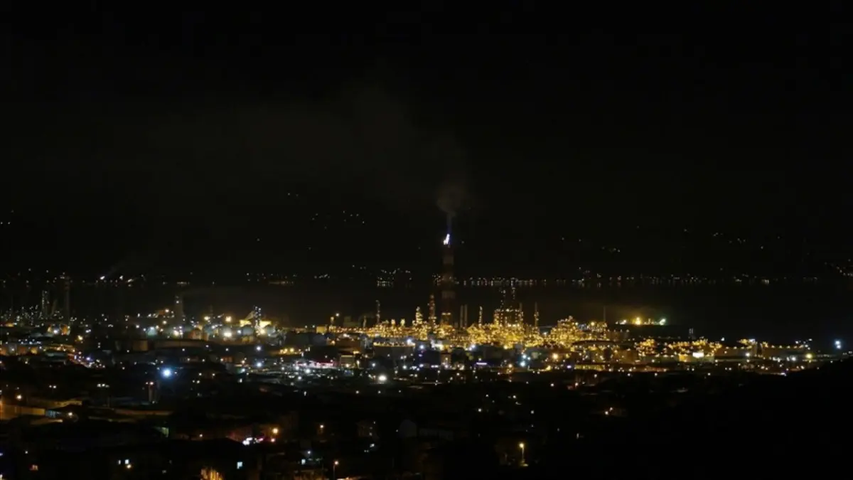 Tüpraş İzmit Rafinerisi’nde korkutan yangın haberinin görseli