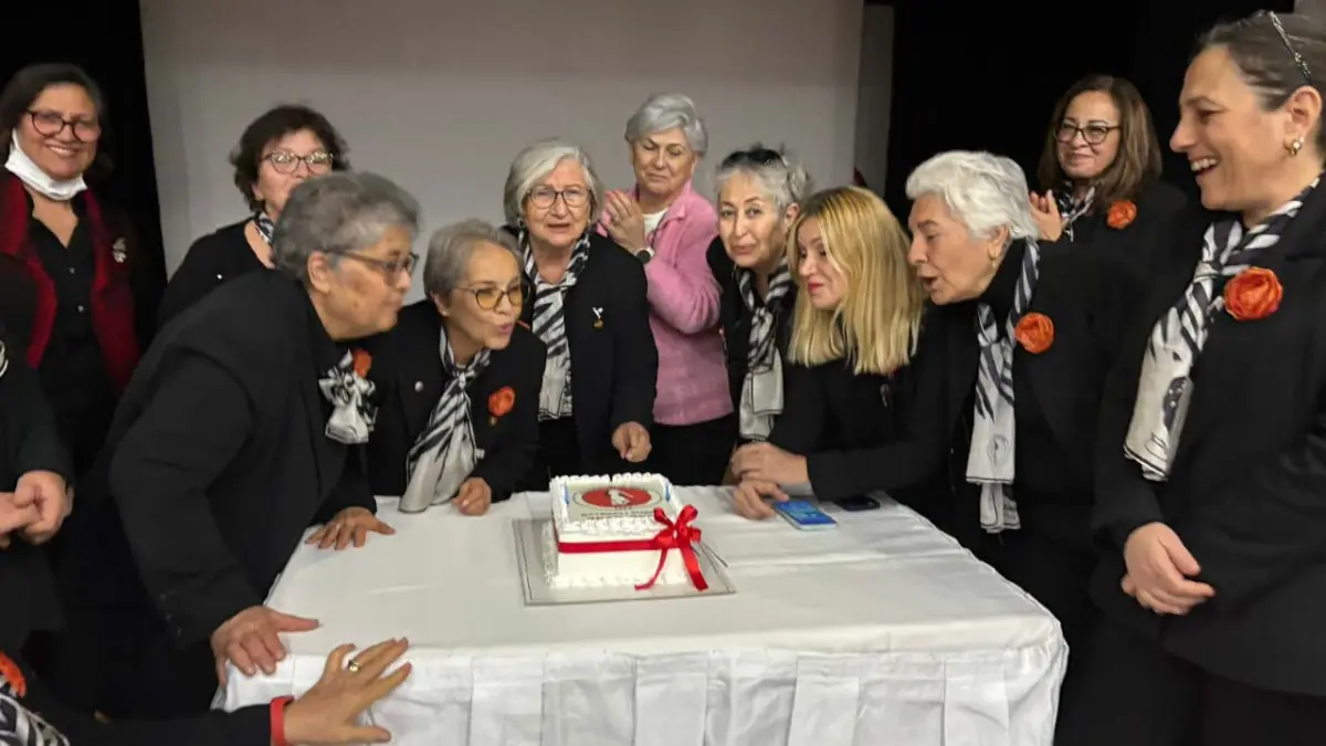 Türk Kadınlar Birliği Bayraklı’da yeni dönem heyecanı: Nihal Bulmamış güven tazeledi haberinin görseli