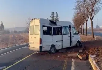 Yolcu minibüsü ağaca çarptı: 7 yaralı