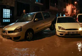 AK Parti İzmir’den sağanak tepkisi: Geçmiş olsun demek yetmiyor