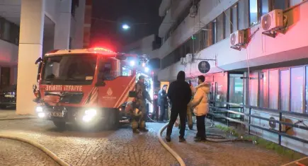 Beyoğlu’nda otel yangını: 3 kişi mahsur kaldı