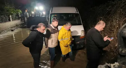 Bornova’da sel hayatı olumsuz etkiledi