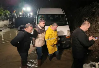 Bornova’da sel hayatı olumsuz etkiledi