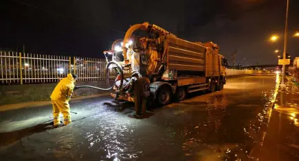 İzmir’de 24 saatte rekor yağış: 963 su baskını ihbarı