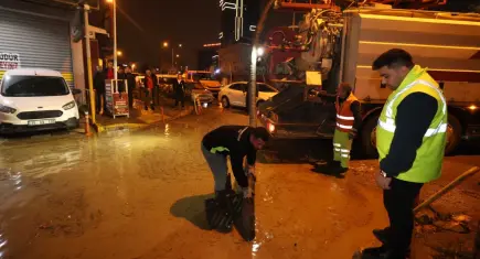 İzmir’de 45 kiloluk sağanak mesaisi: 1314 personel ve 342 araç sahada!