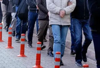 İzmir’de kaçak tütün ve alkol operasyonu: 4 kişi tutuklandı