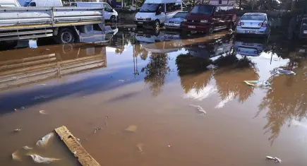 İzmir’de sağanak sonrası hasarlar tespit edildi