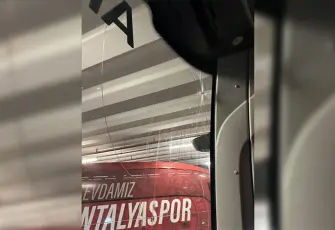 Trabzonspor’un takım otobüsüne taşlı saldırı