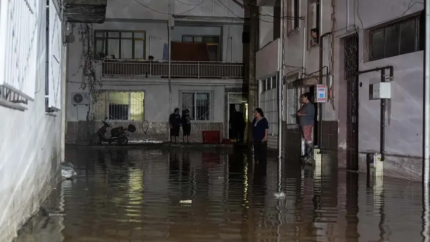 Vali Elban açıkladı: İzmir’de 298 haneyi su bastı