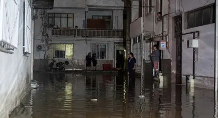 Vali Elban açıkladı: İzmir’de 298 haneyi su bastı