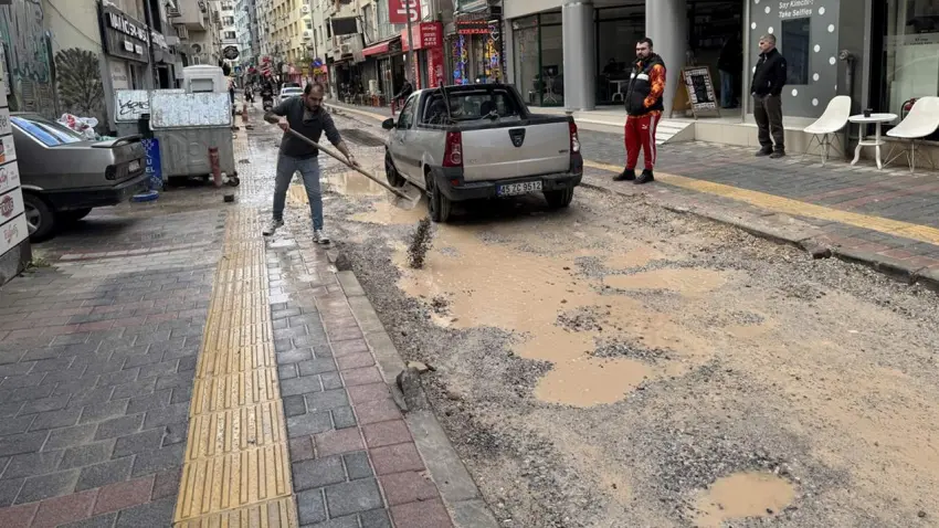 Alsancak’ta altyapı çilesi: Esnaf 8 aydır mağdur