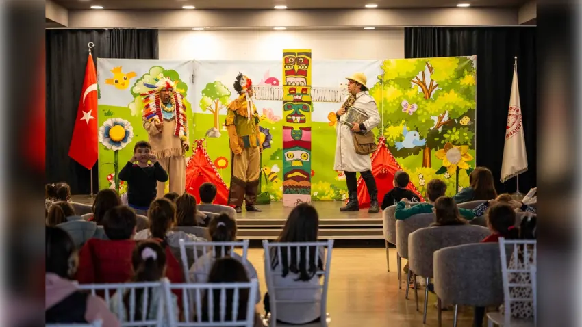 Bornova’da yarıyıl tatili tiyatroyla şenlendi