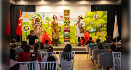 Bornova’da yarıyıl tatili tiyatroyla şenlendi