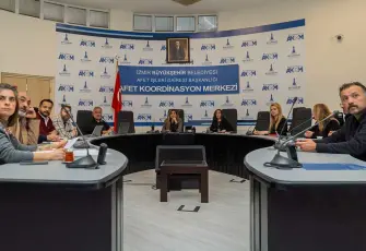 İzmir’de turuncu kod alarmı: AKOM Kriz Masası devrede, ekipler sahaya indi