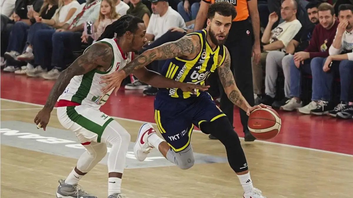 Karşıyaka’da kabus gecesi: Fenerbahçe’ye 36 sayı farkla yenildi  haberinin görseli