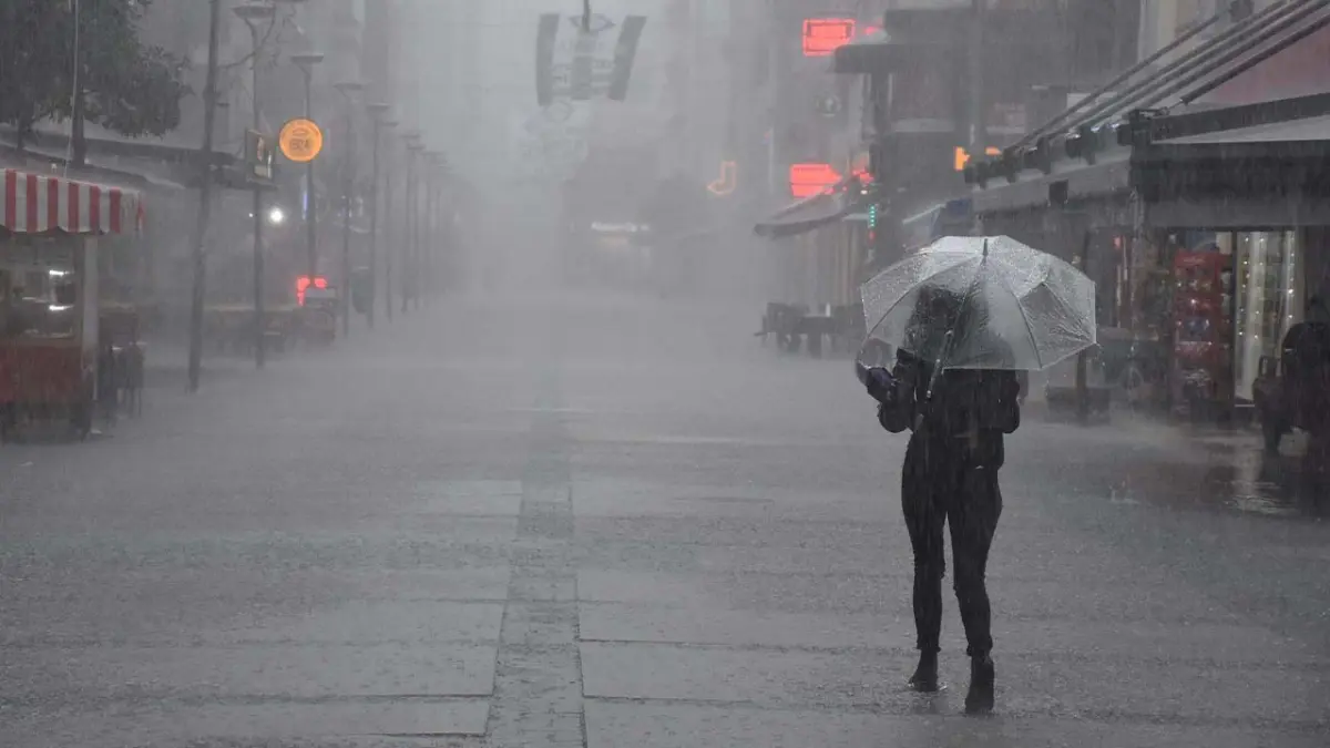 Meteoroloji’den İzmir için uyarı: Şiddetli sağanak ve hortum riski! haberinin görseli