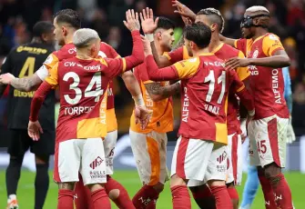 Aslan liderlik koltuğunda kükredi