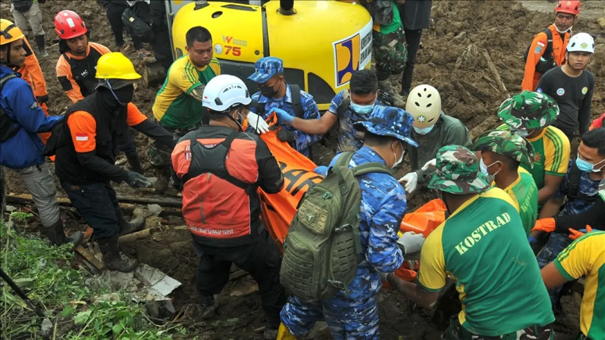 Endonezya'daki toprak kaymasında ölü sayısı 70'e yükseldi haberinin görseli