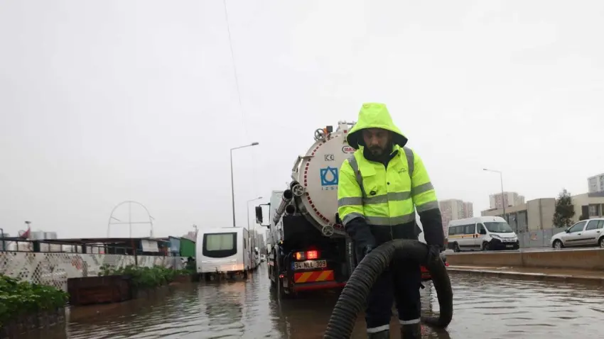 İzmir’de turuncu alarm mesaisi: 1600 personel sahada, kriz masası devrede!