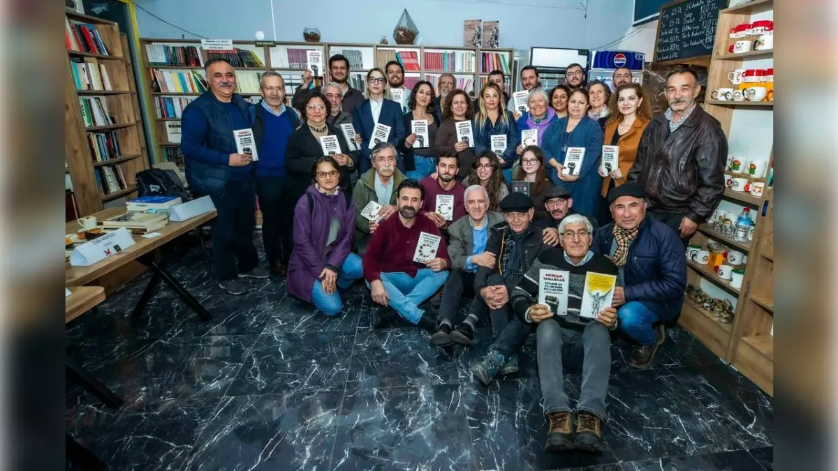 Merdan Yanardağ için imza günü: “Yalnız Değildir” haberinin görseli