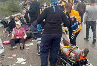Tekirdağ’dan Antalya’ya giden yolcu otobüsü devrildi: Çok sayıda ölü ve yaralı var