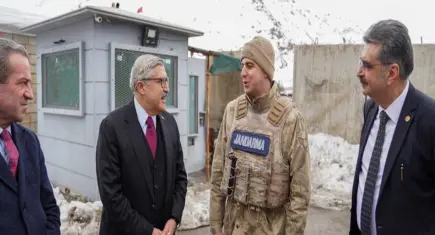 AK Parti’li Yayman’dan Mehmetçiğe moral ziyareti