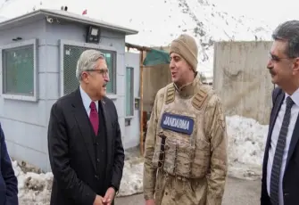 AK Parti’li Yayman’dan Mehmetçiğe moral ziyareti