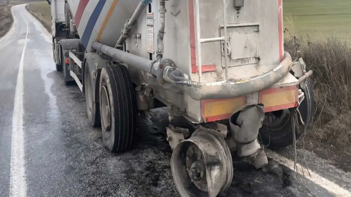 Çorum'da TIR ile otomobil çarpıştı: 4 yaralı haberinin görseli