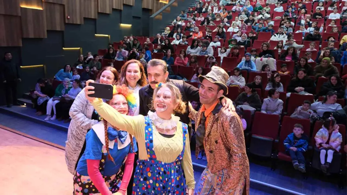 Dikili’de çocuklar tatilde hem eğlendi hem öğrendi haberinin görseli