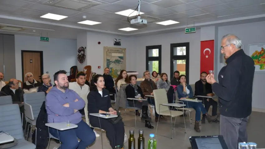 Efes Tarlası’nda zeytinyağı tadım atölyesi düzenlendi haberinin görseli