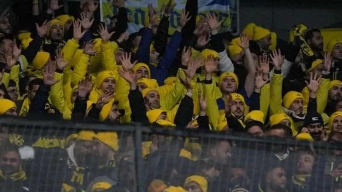 Fenerbahçe taraftarına bu kez sarı bere dağıttı haberinin görseli