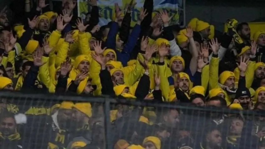 Fenerbahçe taraftarına bu kez sarı bere dağıttı haberinin görseli