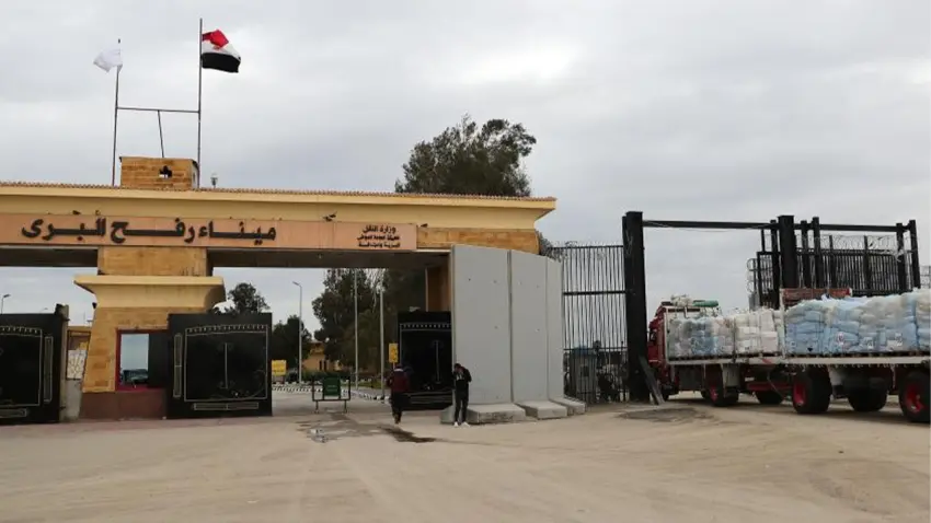 Gazze’yi Mısır’a bağlayan Refah Sınır Kapısı yeniden açıldı haberinin görseli