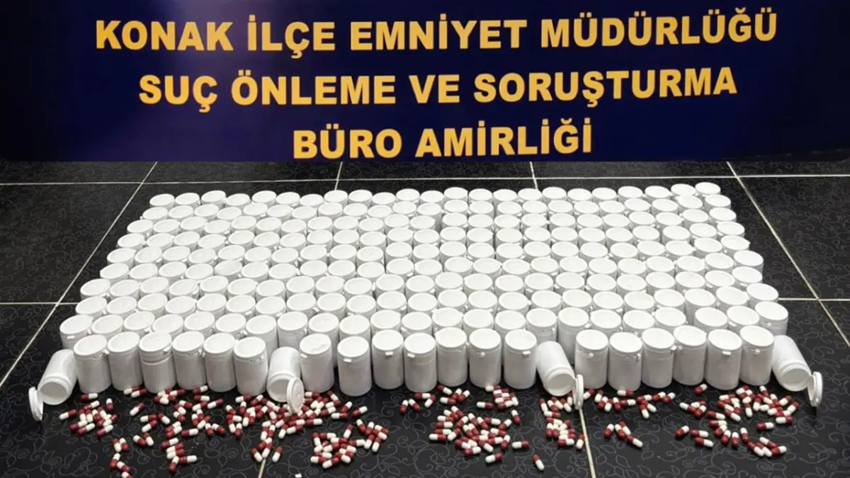 İzmir haber: Uyuşturucu operasyonunda 450 bin yasaklı hap ve 1 kilo 660 gram yasaklı madde ele geçirildi haberinin görseli