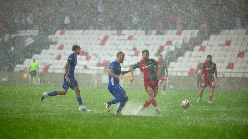 Karşıyaka yağmur altında kazandı