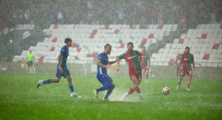 Karşıyaka yağmur altında kazandı