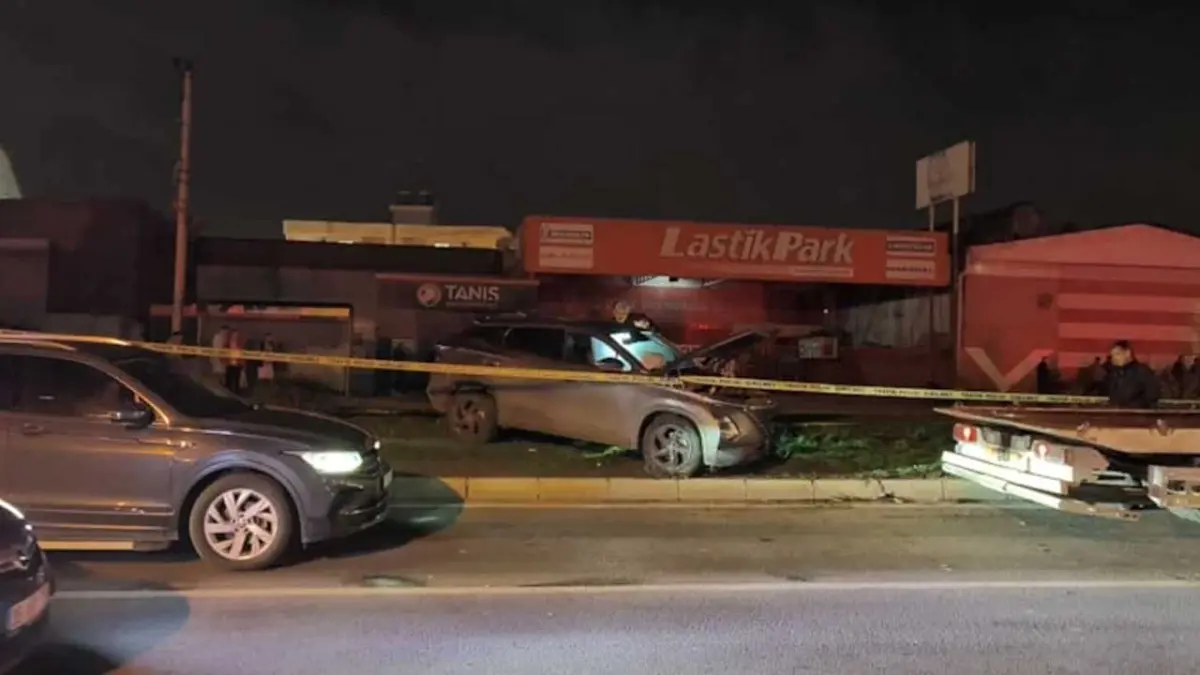 Mersin’de kontrolden çıkan cip refüje daldı: 3 ölü, 3 yaralı haberinin görseli