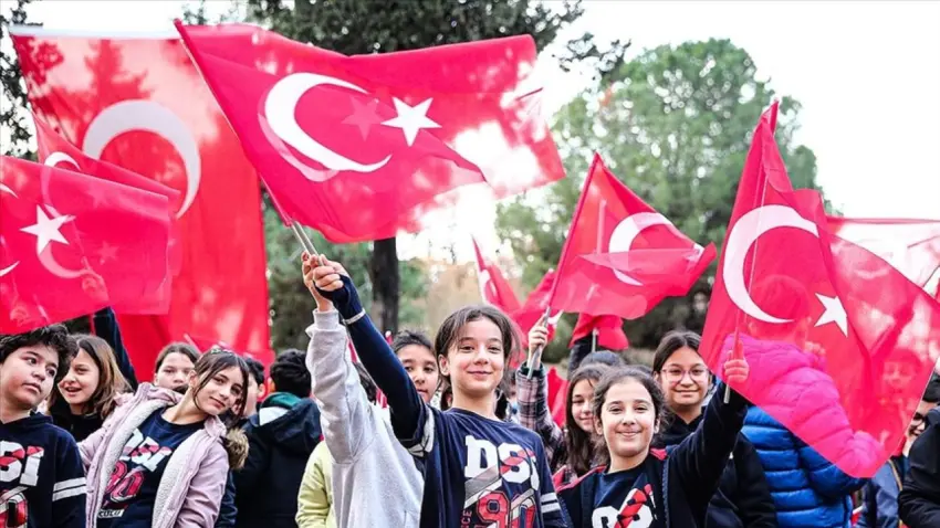 Okullarda ikinci dönem heyecanı: 18 milyon öğrenci için ilk ders zili çaldı haberinin görseli
