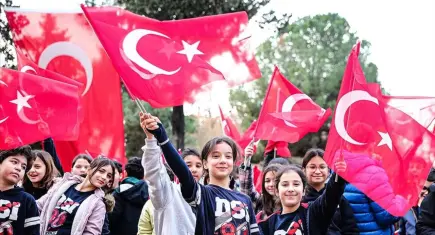 Okullarda ikinci dönem heyecanı: 18 milyon öğrenci için ilk ders zili çaldı
