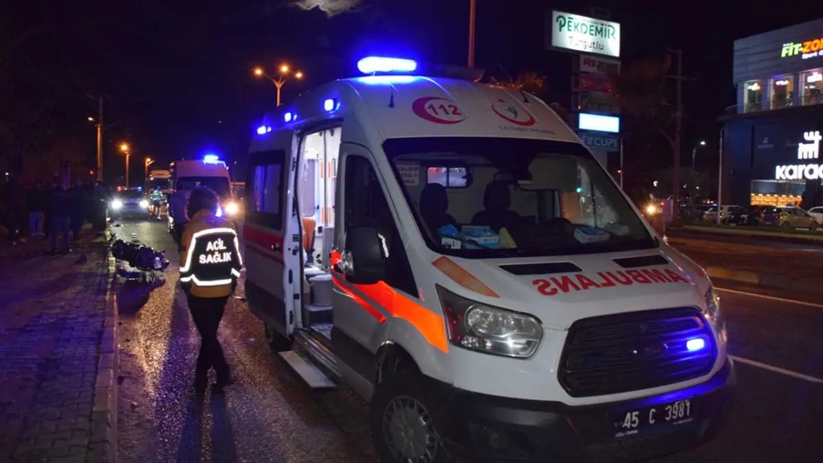 Turgutlu'da otomobil motosikletle çarpıştı: İki kardeş yaralı haberinin görseli